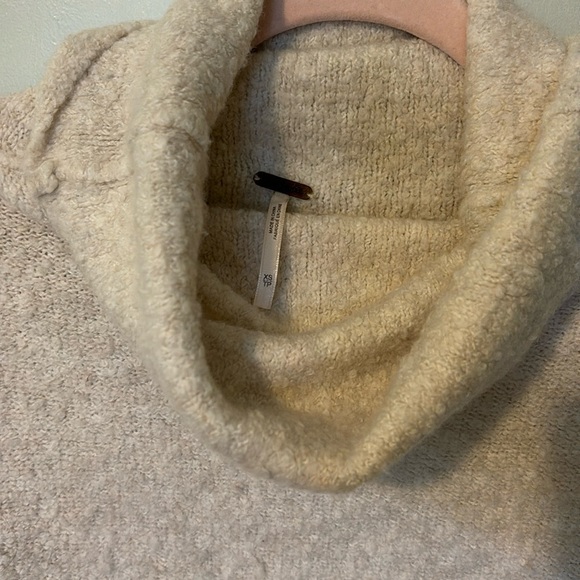 Free People sweater - Picture 2 of 4